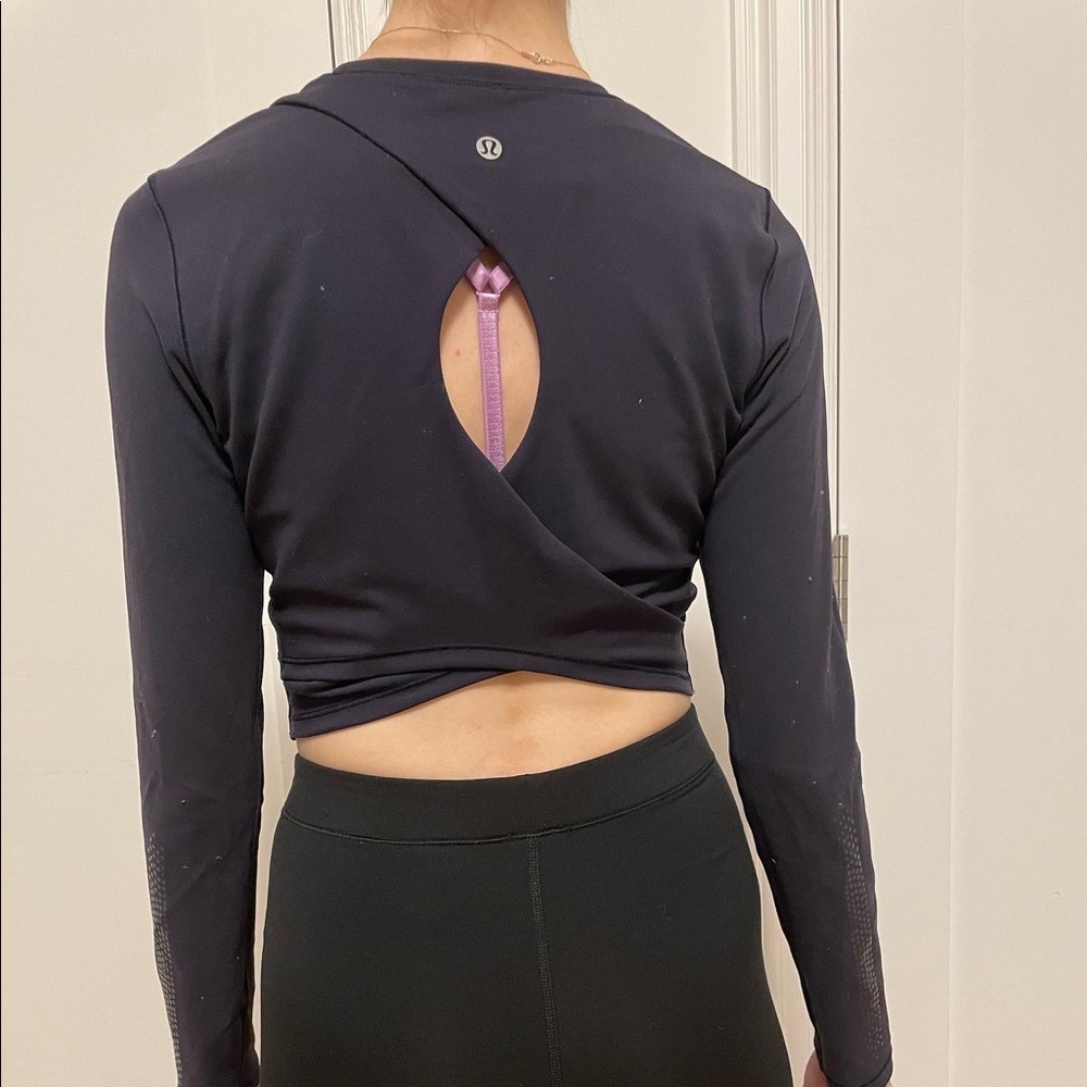 LULULEMON cropped shirt with open back